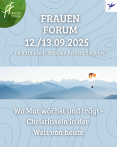 Foto von einer Person im Paraglider, die über Berggipfeln schwebt und Text FrauenForum 12. bis 13.9. im KSI Siegburg - Wo Mut wächst und trägt - Christinsein in der Welt von heute.