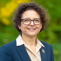 Das Bild zeigt Frau Monika Arzberger.